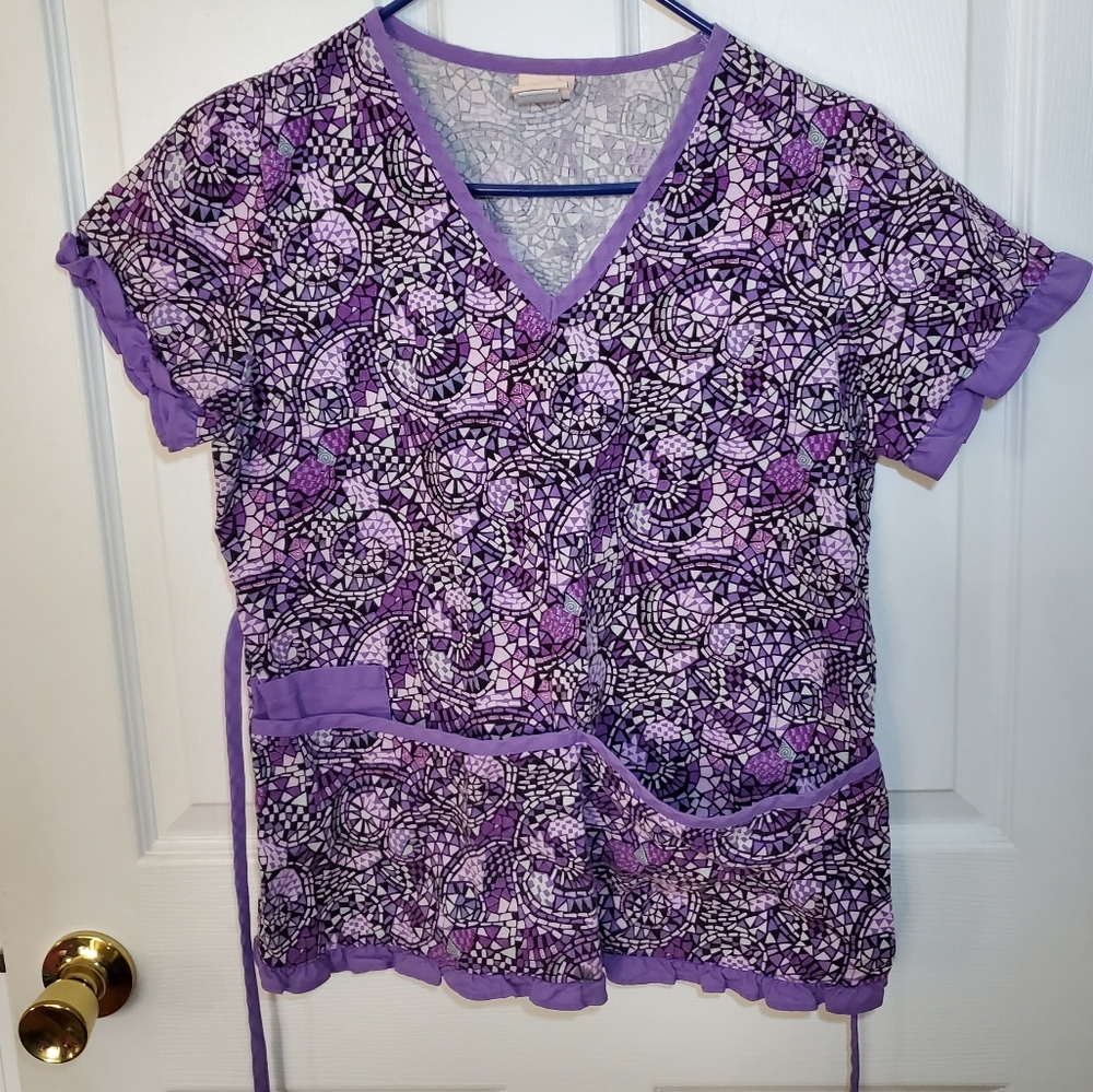 $3/10 Scrub top